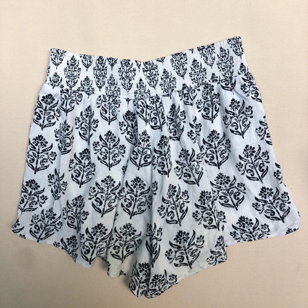 black and white patterned flowy soft shorts